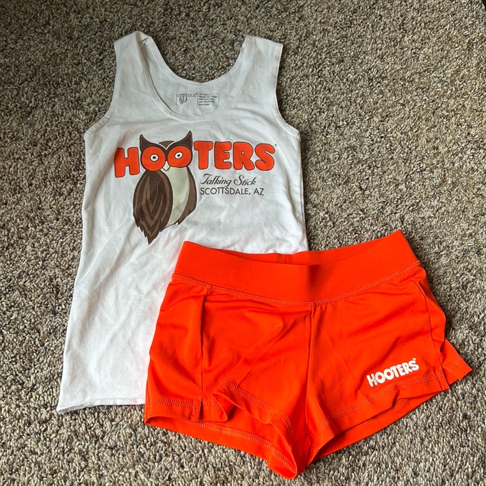 Hooters outfit